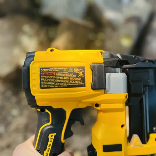 Máy bắn đinh pin Dewalt DCN623 Hàng USA