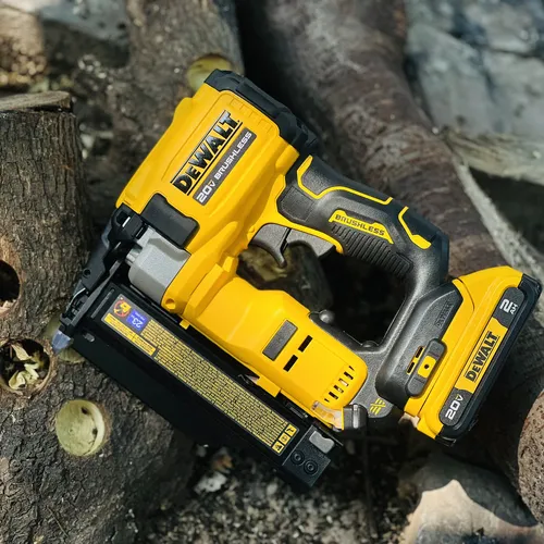 Máy bắn đinh pin Dewalt DCN623 Hàng USA