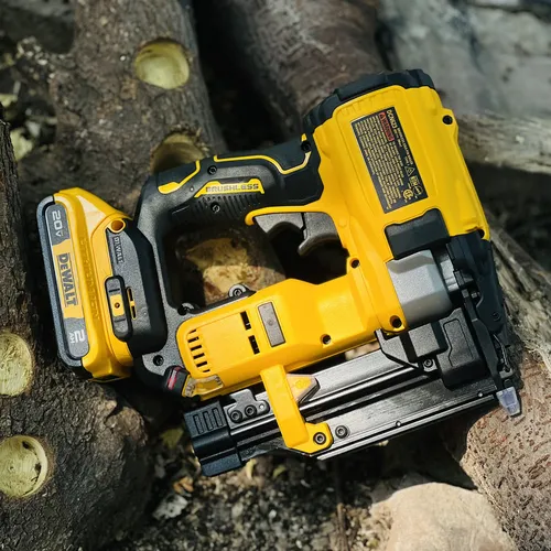 Máy bắn đinh pin Dewalt DCN623 Hàng USA