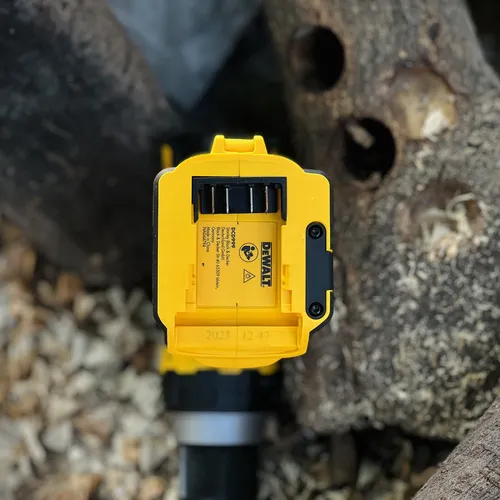 Máy khoan động lực dùng pin 18V DeWalt DCD999