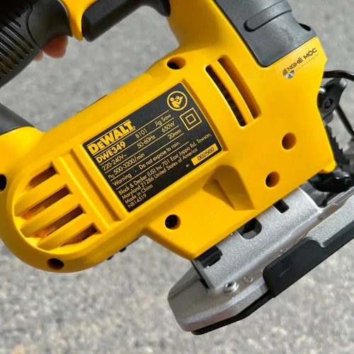 Máy cưa lọng cầm tay 650W Dewalt DWE349-B1
