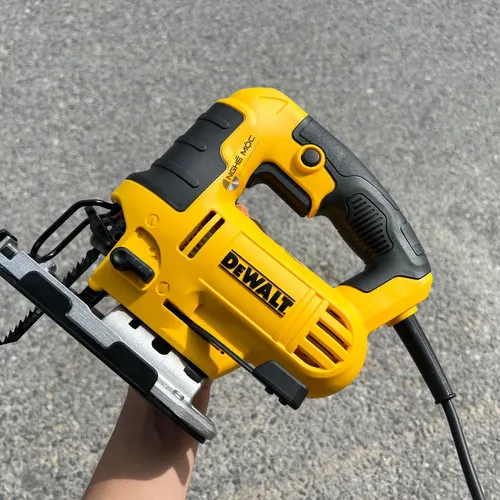 Máy cưa lọng cầm tay 650W Dewalt DWE349-B1