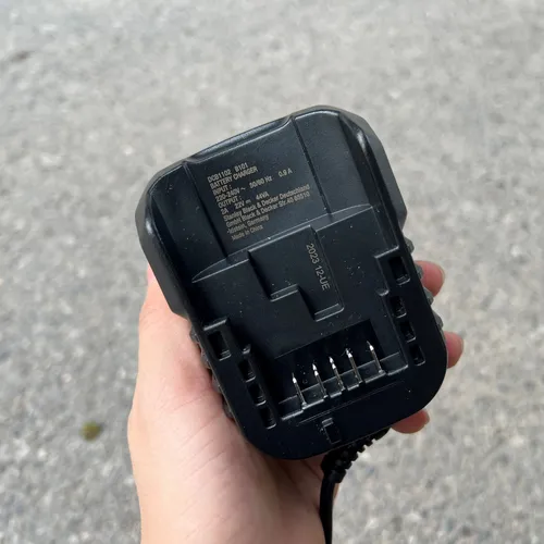 Bộ sạc pin 10.8-18V/ 2A Dewalt DCB1102-B1