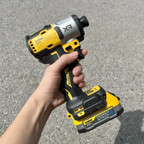 Máy bắt vít dùng pin 20V Dewalt DCF845