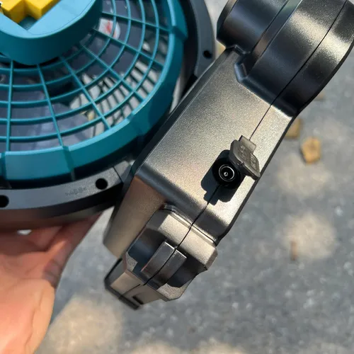 Quạt dùng pin 18V Makita DCF102