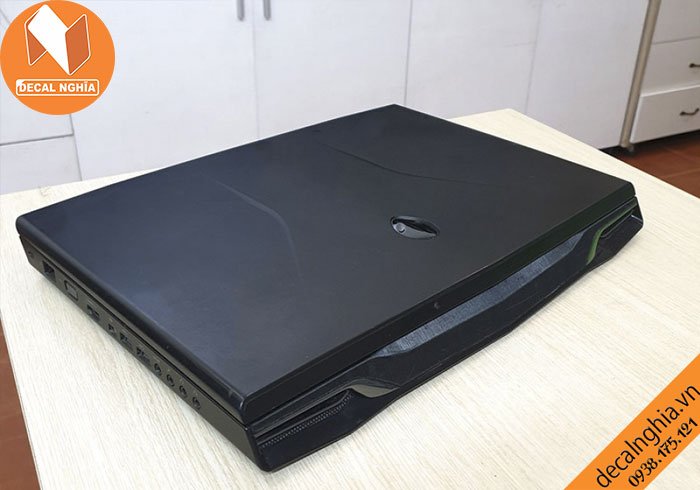 Aluminum dán Laptop Alienware 17XR3 bảo vệ đến từng chi tiết nhỏ Aluminum dán Laptop Alienware 17XR3 bảo vệ đến từng chi tiết nhỏ