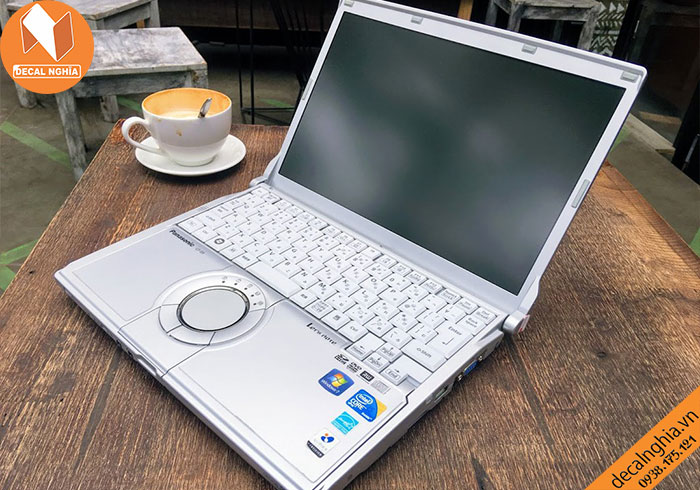Aluminum dán laptop Panasonic, biến chiếc vỏ nhựa cũ kĩ thành vỏ nhôm hoàn hảo Aluminum dán laptop Panasonic, biến chiếc vỏ nhựa cũ kĩ thành vỏ nhôm hoàn hảo