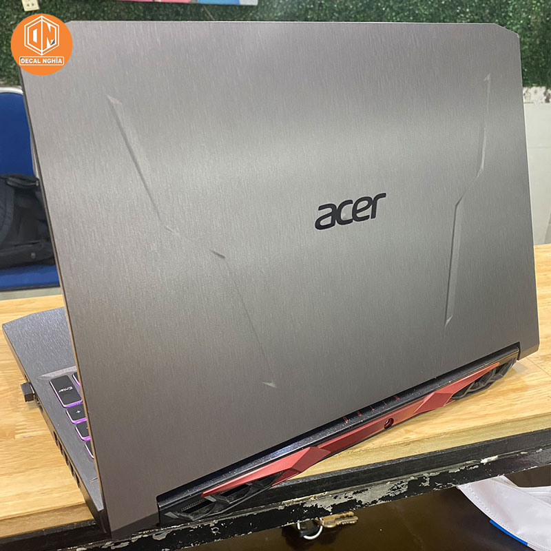 Dán laptop acer giữ nguyên vẻ đẹp nguyên bản - dán như chưa dán.