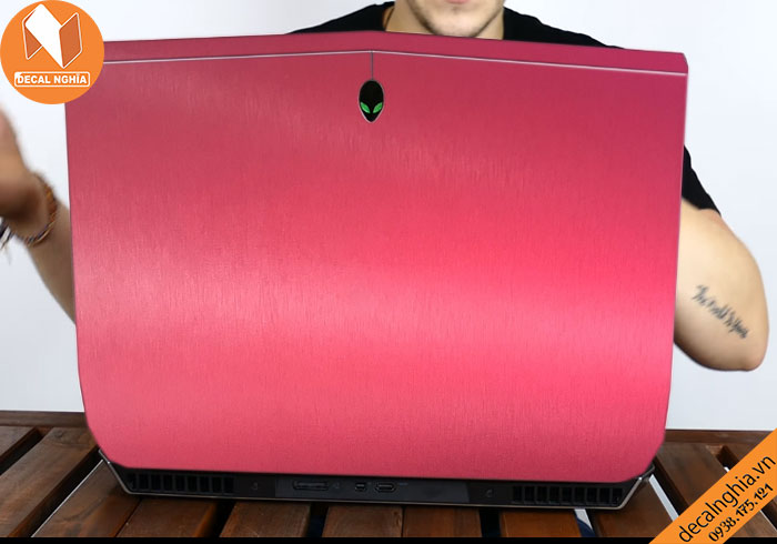 Aluminum dán Laptop Alienware 17 bảo vệ đến từng chi tiết nhỏ Aluminum dán Laptop Alienware 17 bảo vệ đến từng chi tiết nhỏ