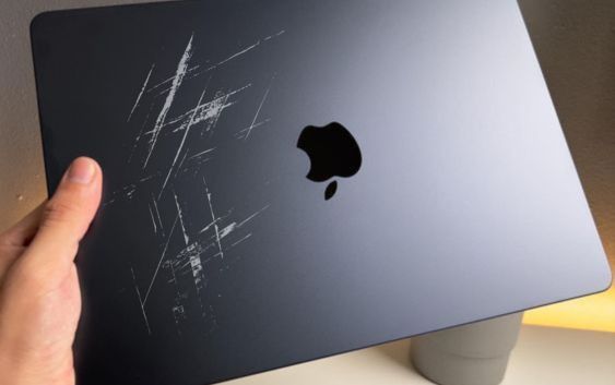 Tình trạng bạn có thể gặp nếu dán laptop thủ công (skin cắt bằng tay)