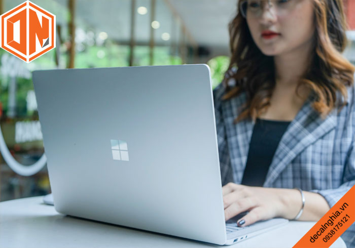 Chiếc laptop vỏ nhôm sang trọng Có nên dán skin laptop?