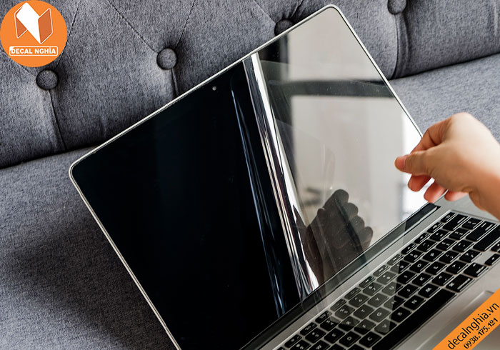 Bảo vệ tối ưu bằng miếng dán màn hình Macbook Pro chất lượng Bảo vệ tối ưu bằng miếng dán màn hình Macbook Pro chất lượng