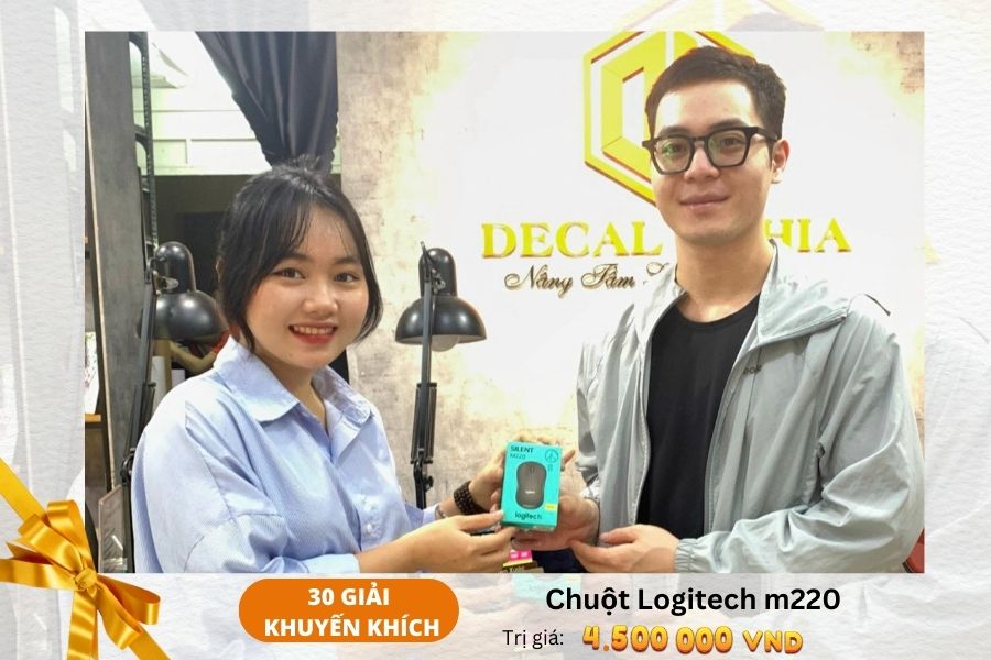 Khách hàng may mắn trúng Giải khuyến khích chương trình "Dán laptop - Trúng laptop"