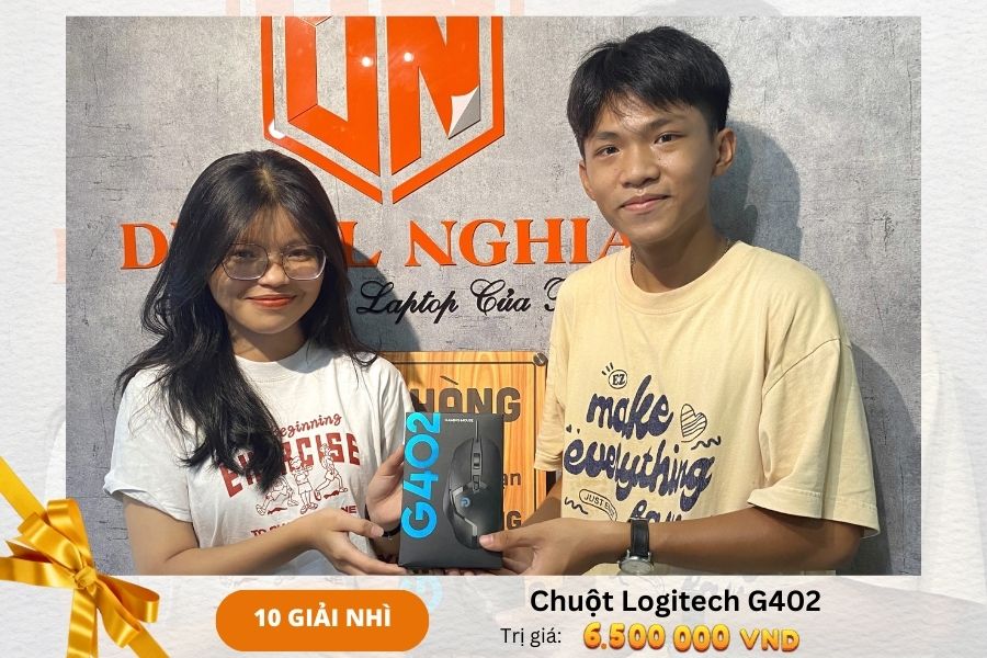 Khách hàng may mắn trúng Giải nhì chương trình "Dán laptop - Trúng laptop"