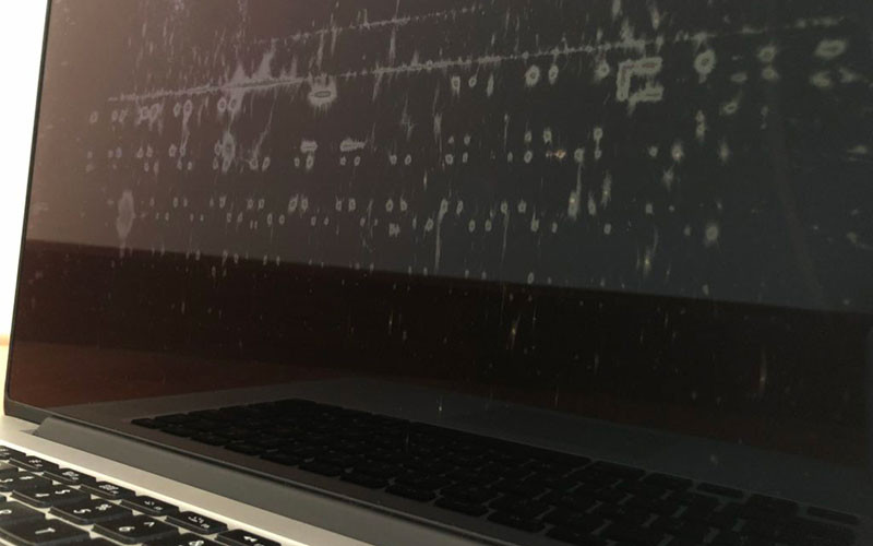 Màn hình macbook bị cấn phím