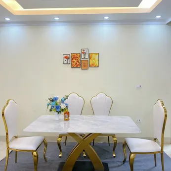 Bàn ăn mặt đá B 004