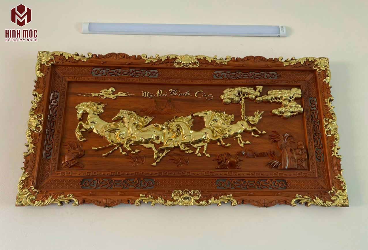 Tranh mã đáo thành công dài 1,97m treo tại phòng làm việc