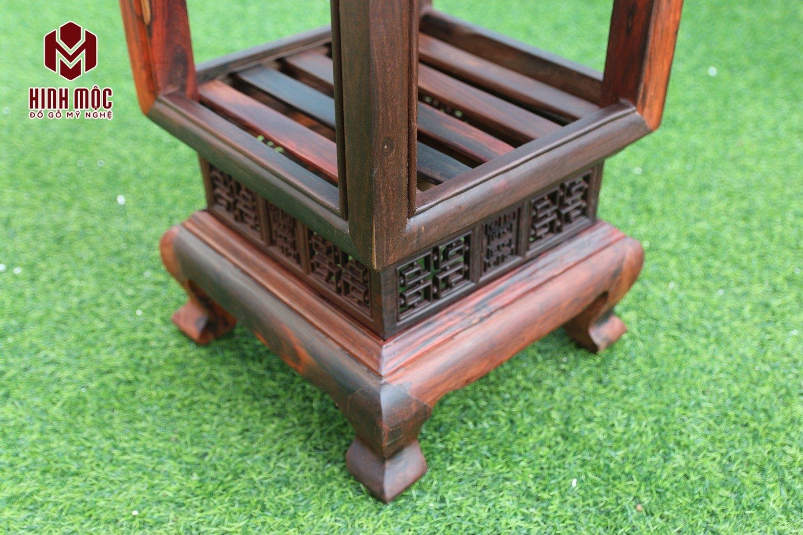 Phần chân đế của đôn đèn gỗ trắc dạng thanh ngang Phần chân đế của đôn đèn gỗ trắc dạng thanh ngang