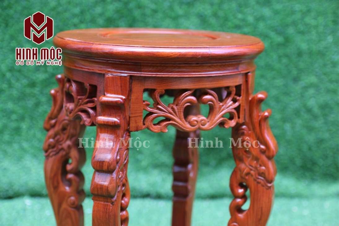 Đôn gỗ tròn chân rồng có chân đôn đục hình rồng sắc nét Đôn gỗ tròn chân rồng có chân đôn đục hình rồng sắc nét