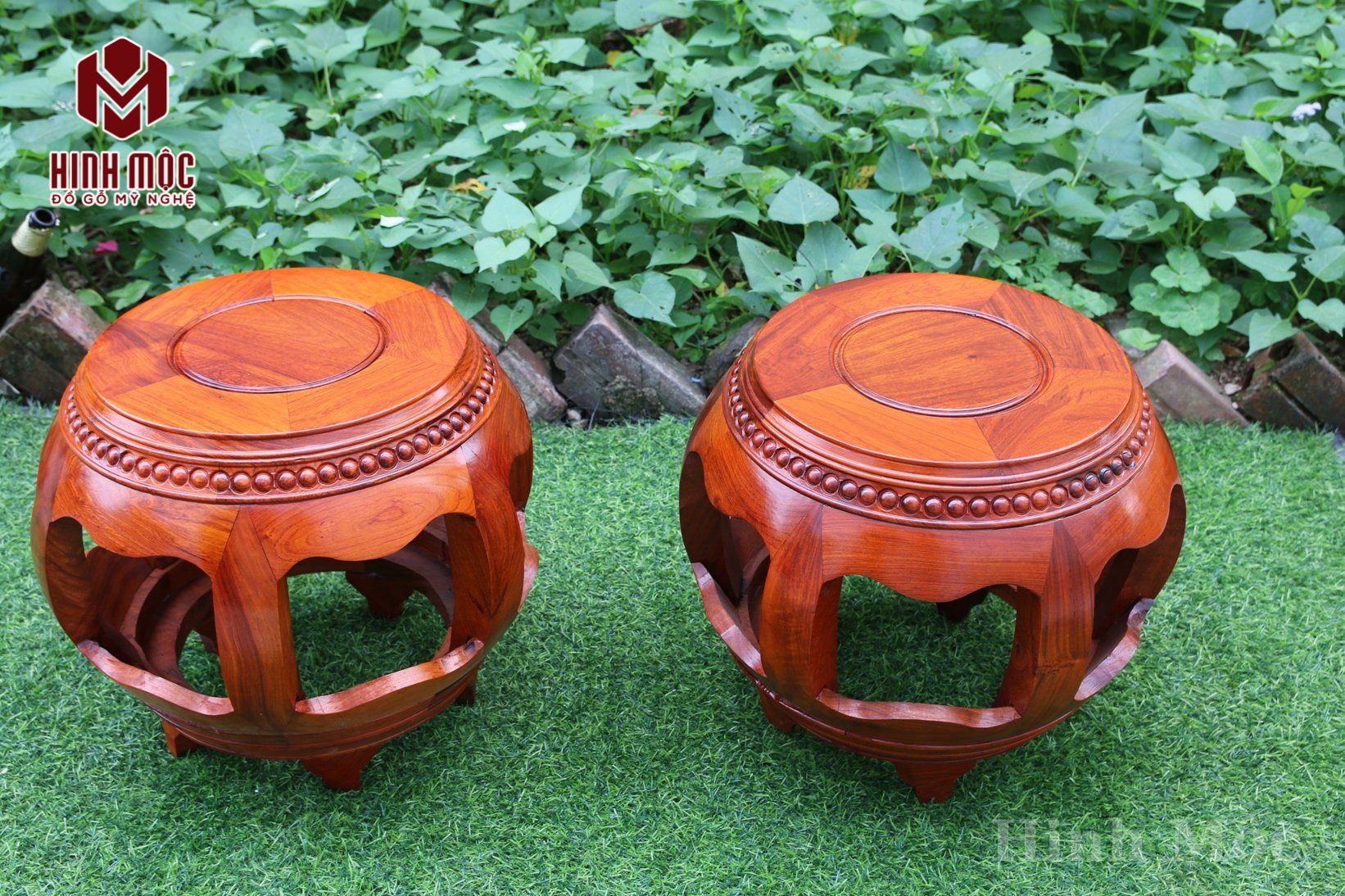 Đôn trống gỗ hương có hình dáng của chiếc trống truyền thống Đôn trống gỗ hương có hình dáng của chiếc trống truyền thống