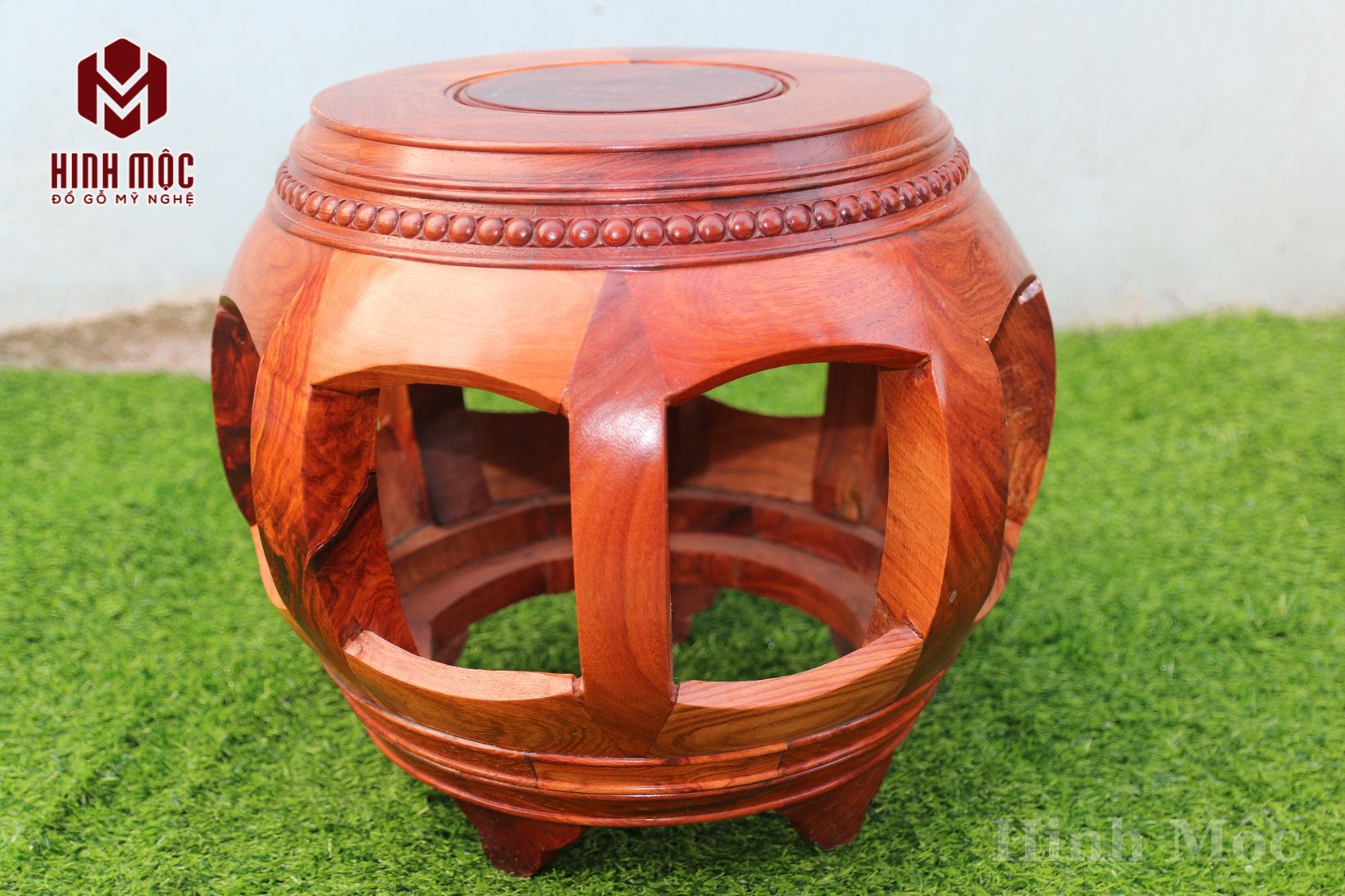 Đôn trống gỗ hương có thể dùng kê đồ hoặc làm ghế ngồi rất tiện dụng Đôn trống gỗ hương có thể dùng kê đồ hoặc làm ghế ngồi rất tiện dụng