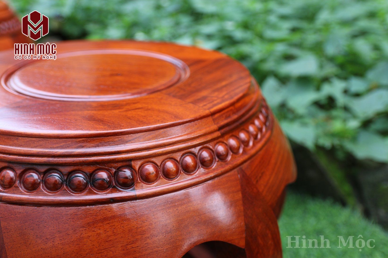 Đôn trống gỗ hương với các họa tiết trang trí đơn giản mà sang trọng Đôn trống gỗ hương với các họa tiết trang trí đơn giản mà sang trọng