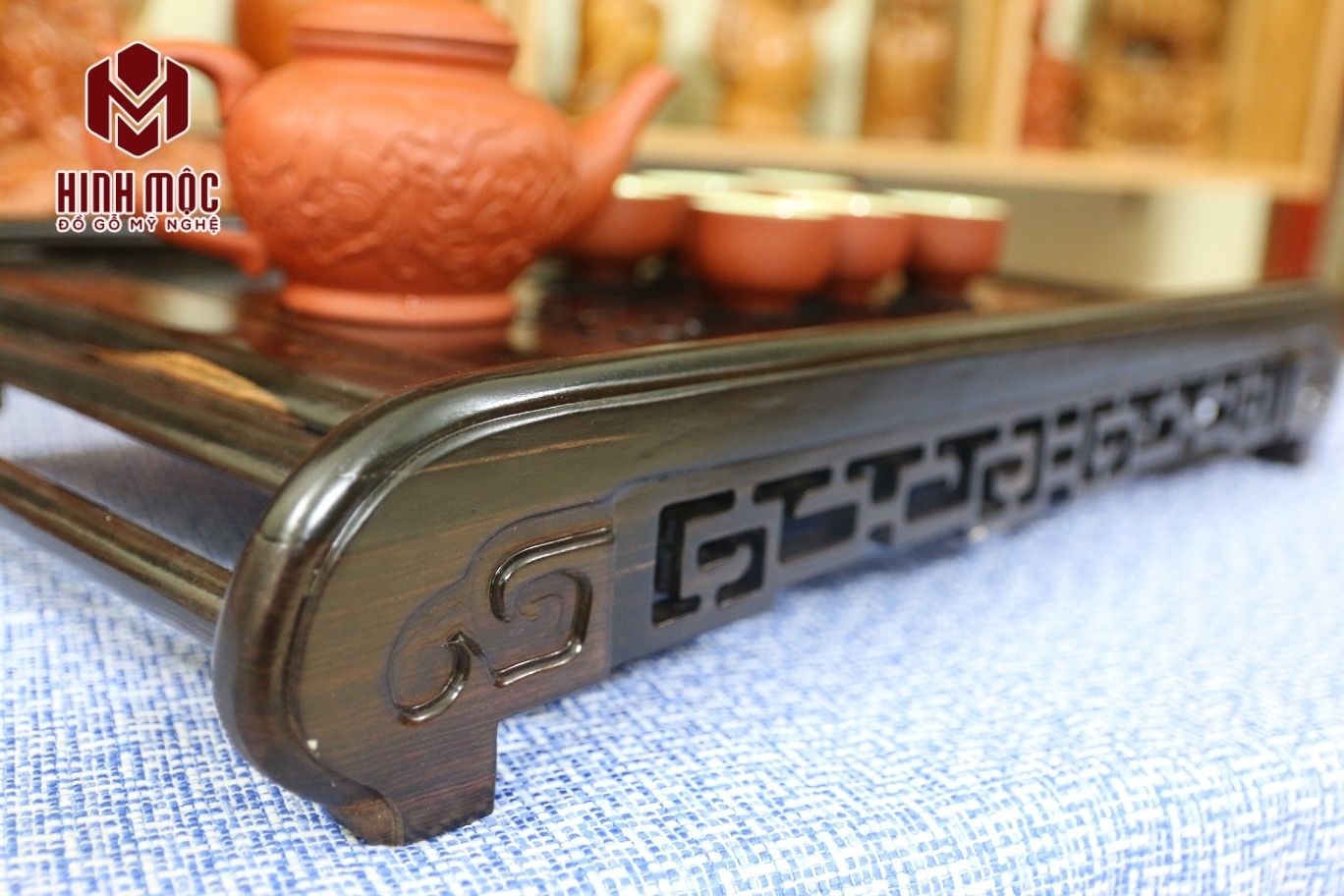 Khay trà cuốn thư gỗ mun với chân bo tròn hình cuốn thư truyền thống Khay trà cuốn thư gỗ mun với chân bo tròn hình cuốn thư truyền thống