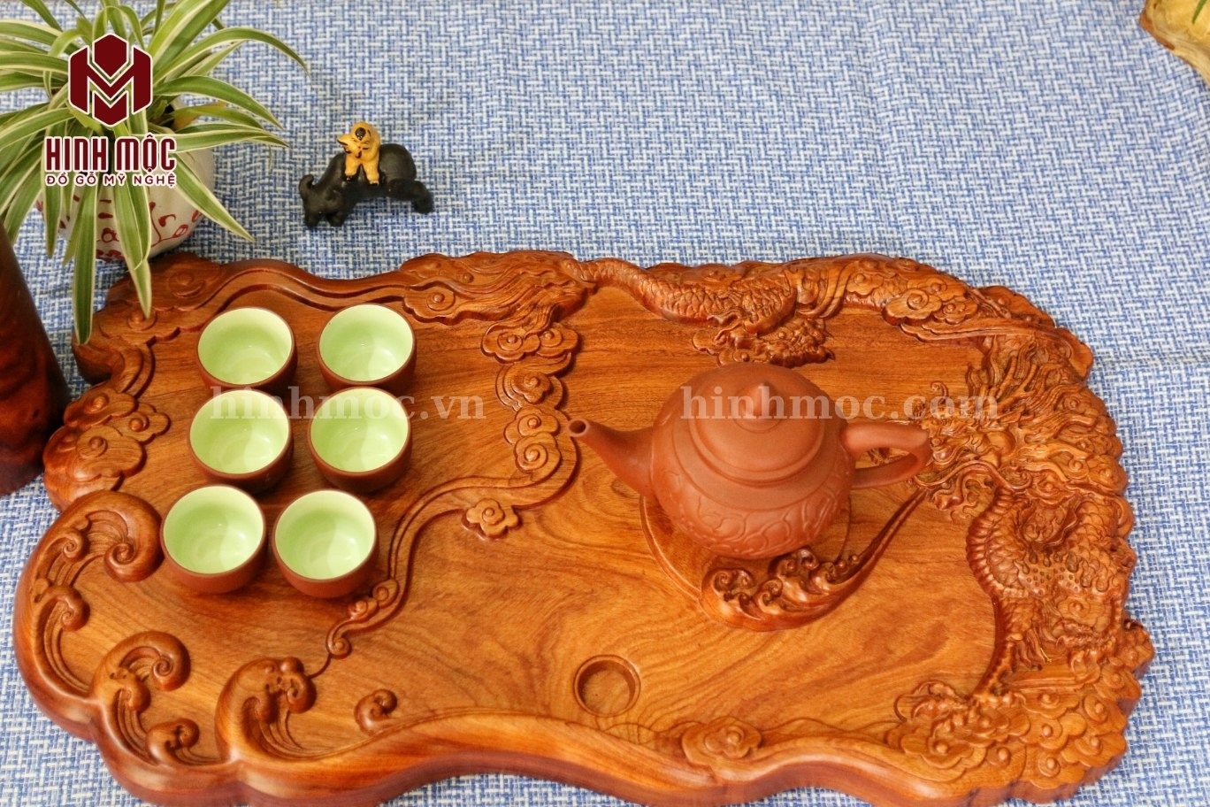 Khay trà đục rồng nguyên khối chất liệu gỗ hương đá tự nhiên Khay trà đục rồng nguyên khối chất liệu gỗ hương đá tự nhiên