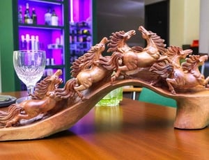 Giá mua tượng ngựa gỗ phong thủy? Bảng giá chi tiết 2026 (cập nhật mới nhất)