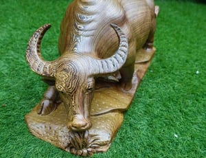 Tượng trâu gỗ và vai trò của nó trong bộ tam hợp Sửu - Tỵ - Dậu