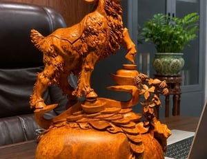 Tại sao nên chọn tượng nhất dê đứng túi tiền với túi tiền căng tròn cân đối?