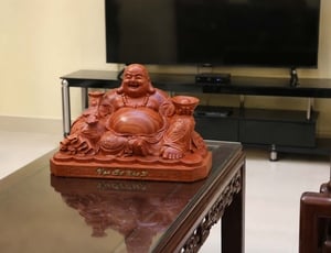 Cách chọn tượng Di Lặc để bàn hợp phong thủy và thẩm mỹ