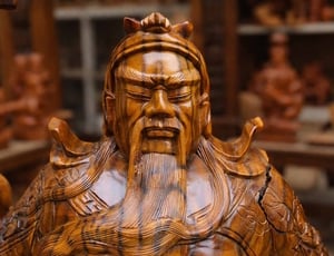 5 Sai Lầm Khiến Tượng Quan Công Gỗ Bị Nứt Và Cách Xử Lý Tại Nhà