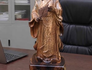 Vị trí đặt tượng Khổng Minh chuẩn phong thủy – Không gian nào giúp “quân sư” hỗ trợ bạn hiệu quả nhất?