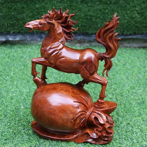 Nhất mã thong dong gỗ hương