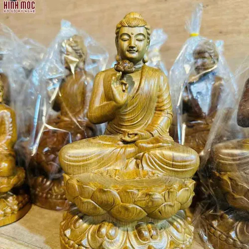 Tượng Phật Bổn Sư liên hoa gỗ bách xanh