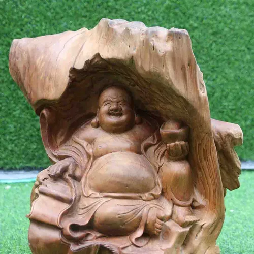 Di Lặc ngồi cầm vàng gỗ ngọc am