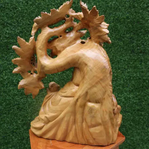 Di Lặc ngồi đào gỗ xá xị