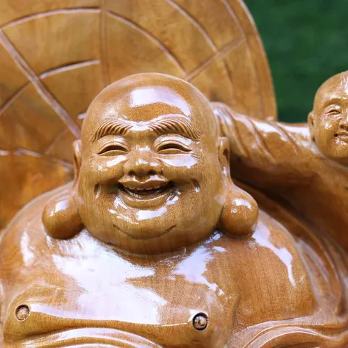 Di Lặc ngồi củ sâm gỗ xá xị