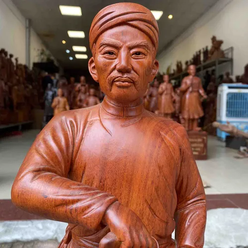 Tượng gỗ Nguyễn Trung Trực cao 70cm