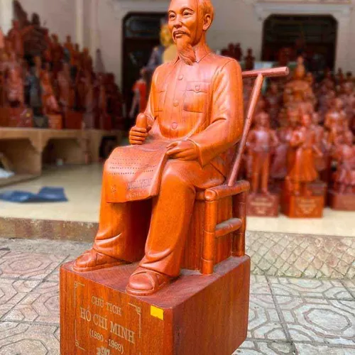 Tượng gỗ Bác Hồ ngồi đọc báo cao 60cm