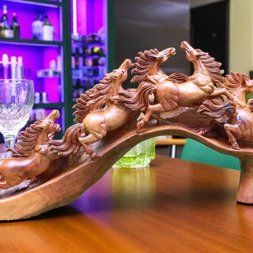 Tượng bát mã gỗ hương dài 90cm