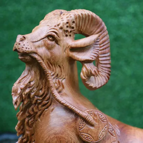 Con dê đứng gậy như ý gỗ hương