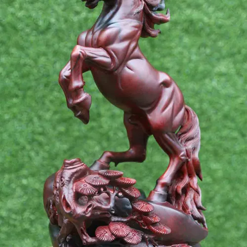 Con ngựa gỗ trắc cao 40cm