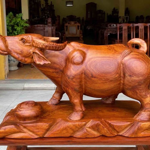 Con trâu đứng gỗ hương dài 54cm