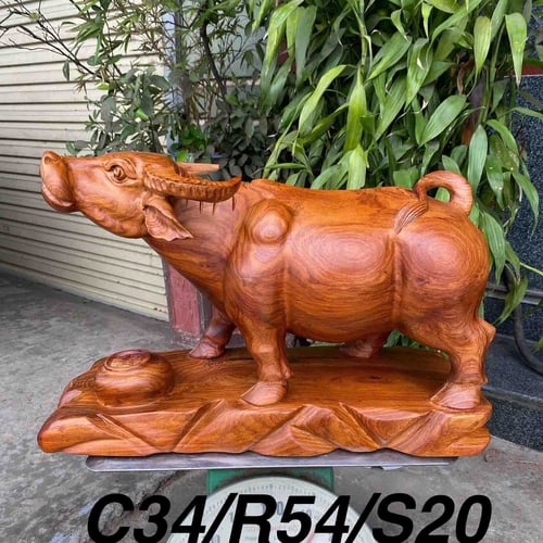Con trâu đứng gỗ hương dài 54cm