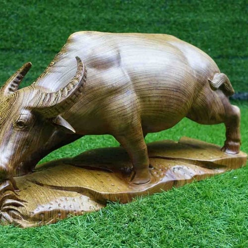 Con trâu cao 27 dài 50cm gỗ mun đuôi công