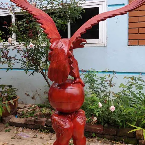 Chim ưng đậu quả cầu cao 80cm