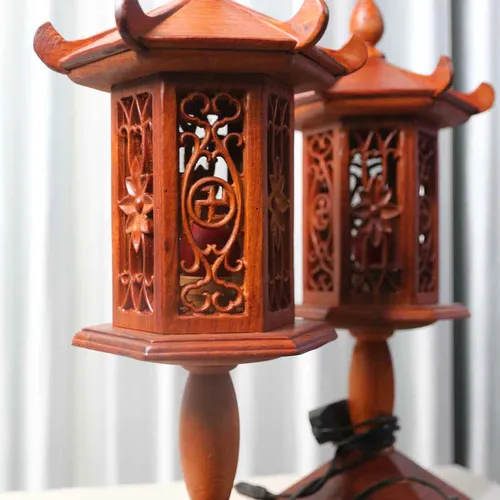 Đèn thờ mái chùa gỗ hương ta cao 50cm