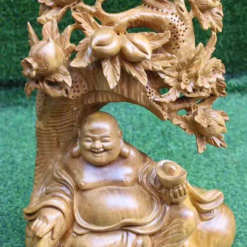 Di Lặc ngồi gốc cây đào gỗ xá xị